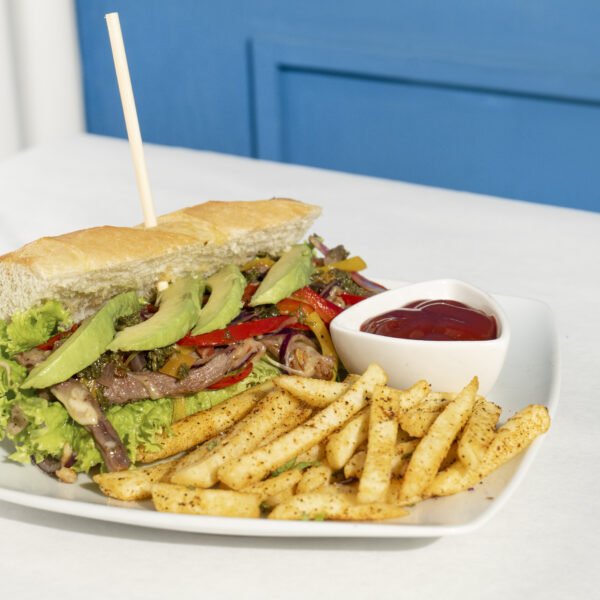 Poboy de carne con aguacate